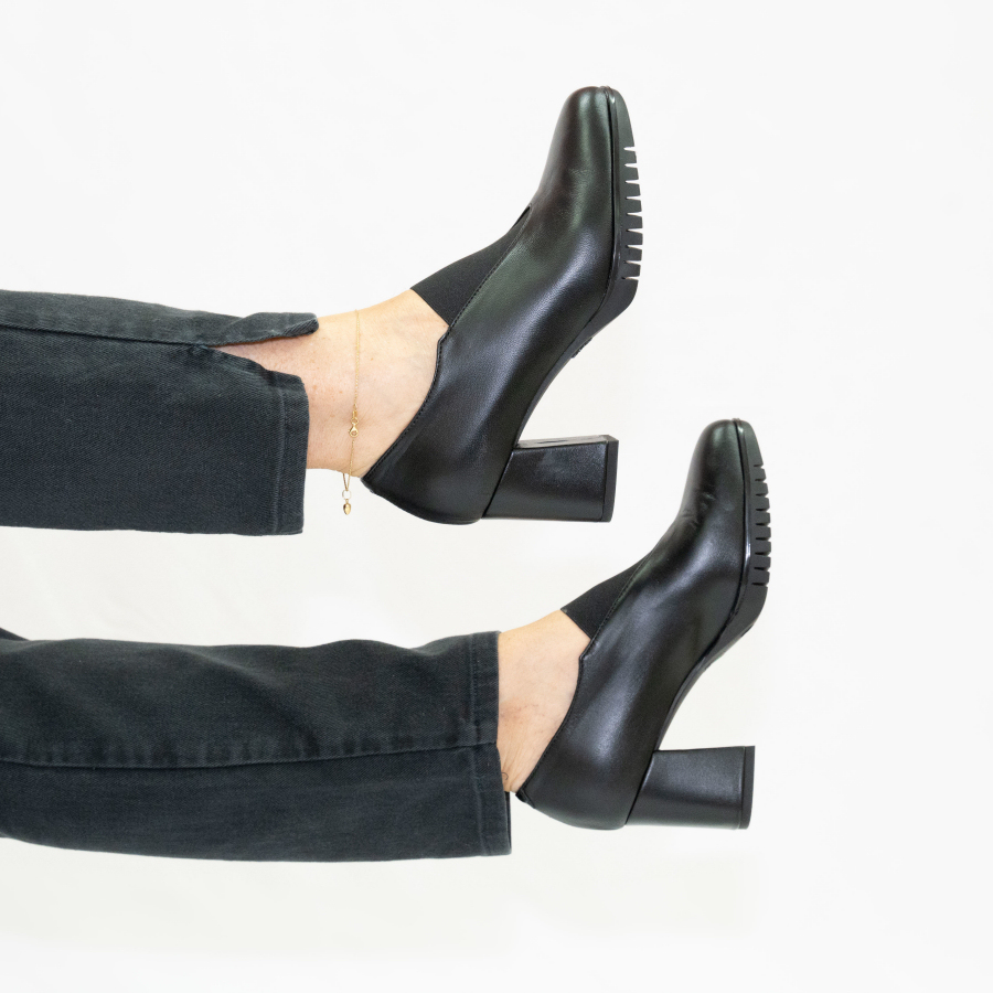 LAURA – TRONCHETTO IN MORBIDA NAPPA NERA CON ELASTICO